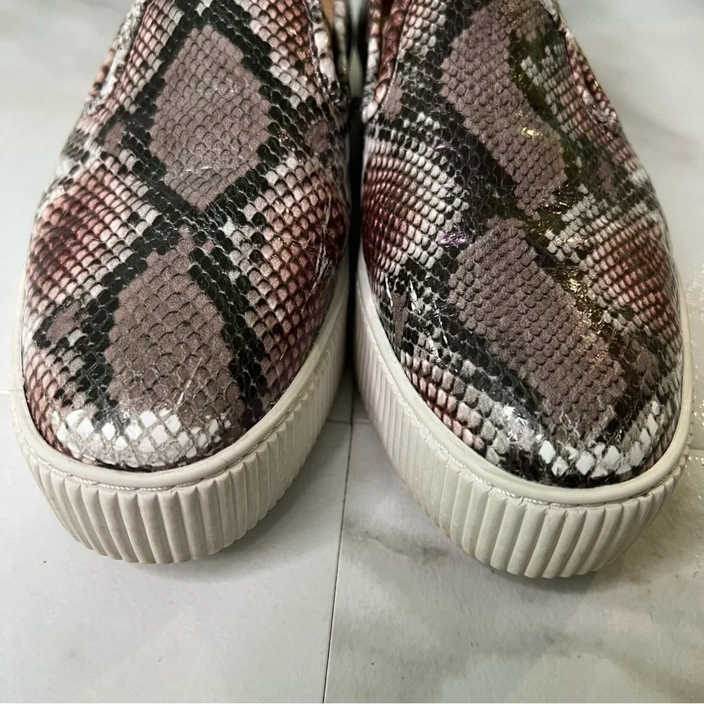 Halogen Baylee platform snake skin shoes size 7.5